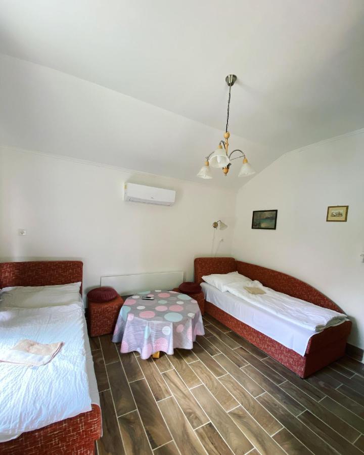 Pellegrini Apartman บาลาโตนาคาลิ ภายนอก รูปภาพ